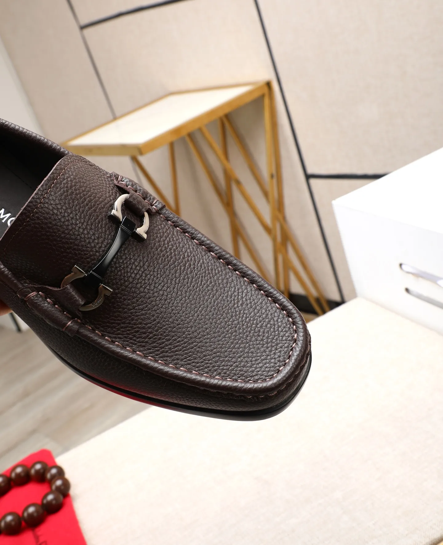 Men's clothing and shoes 💰700📛📛High-end goods! Salvatore Ferragamo is the world's top luxury footwear brand. It comes from Italy, the kingdom of fashion. It is famous all over the world for its traditional handmade design and novel styles... 🚶🏻🚶🏻 Top-quality suit shoes are sold simultaneously at the counter. This style is purely handmade. The fabric is imported Italian calfskin➕soft water-dyed cowhide lining. Specially available with original deep rubber outsole🌀🌀Size: 38➖44